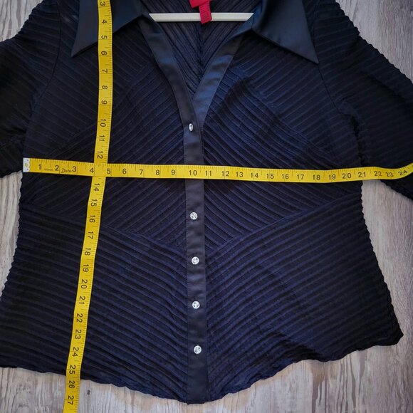 JS Collections vintage women plus sz 16 black mesh striped button up top. - Picture 5 of 5